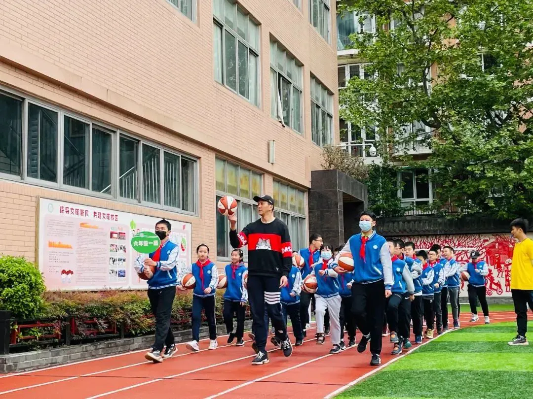 刻苦训练篮球时如何避免受伤的建议_1